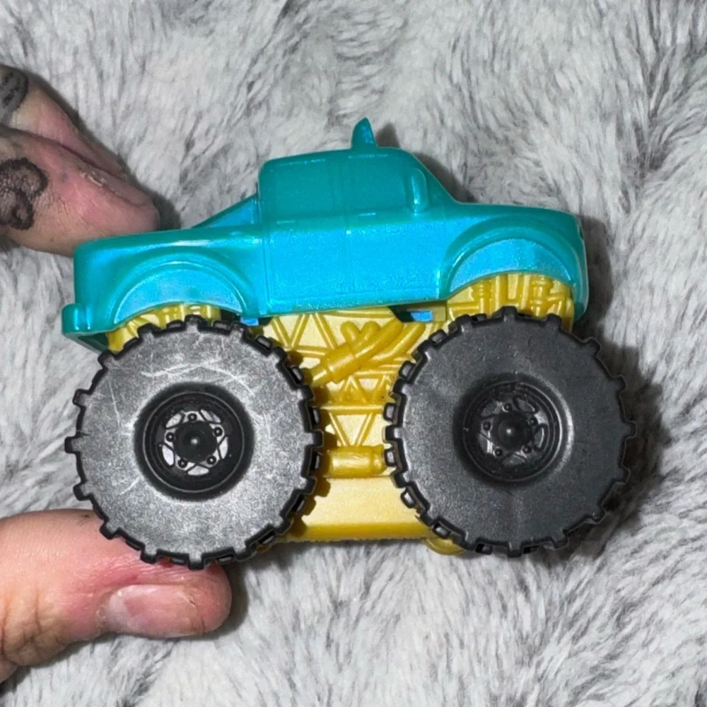 McDonald’s Disney Pixar Cars On The Road Circus Stunt Ivy Toy Vehicle